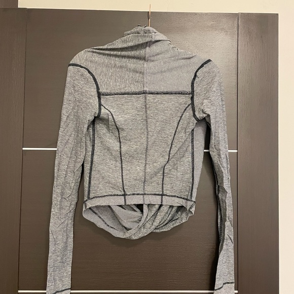 Lululemon Iconic Wrap - Picture 2 of 3